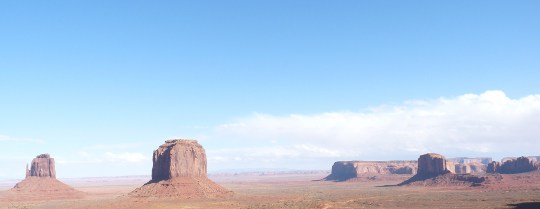 07-165 Panorama de Monument Valley depuis le centre visiteur